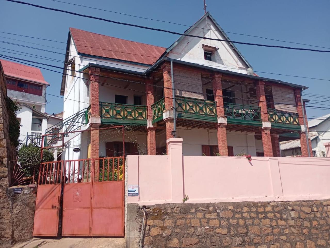 אנטננריבו M'Serenity Guest House מראה חיצוני תמונה